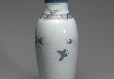 图片[2]-Vase with flowers and birds in underglaze blue and red, Qing dynasty (1644-1911)-China Archive